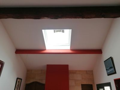 Dans le cadre de la rénovation énergétique d’une habitation à Libourne, remplacement de 2 fenêtres de toit