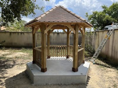 Création d’un kiosque, pour agrémenter le parc d’une propriété à Maransin
