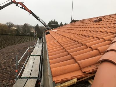 Réfection de la couverture tuiles de la partie haute d’une habitation à Lalande de Pomerol